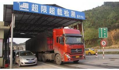 每月8次全省統一行動，重拳整治貨車超限超載，護航道路普通貨物運輸安全