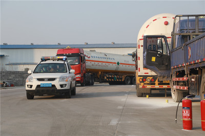 東海市危貨與普貨運輸企業聯合開展道路應急救援演練